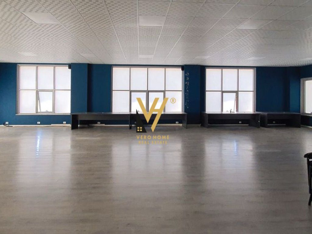 SHITET AMBIENT BIZNESI 240 M2 TE RRUGA BARDHYL 622.000 EURO 3