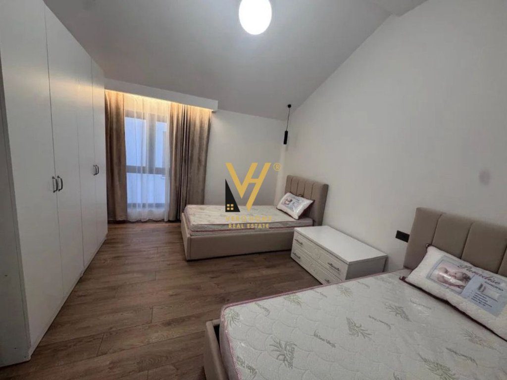JEPET HYRJE 2+1+2+BLK ME QIRA NE LAPRAKE 1.000 EURO 4
