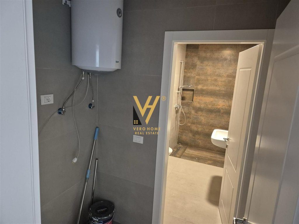 JEPET ZYRE 127M2 ME QIRA,LAKE VIEW.2.200 EURO 4
