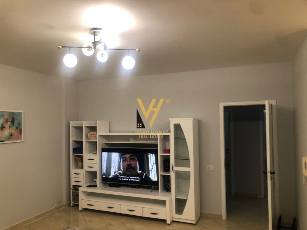 Jepet Apartament 2+1+ballkon me qera te Komuna e Parisit 100 m2 4