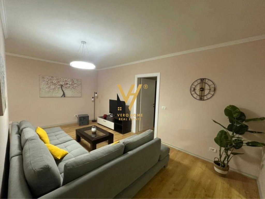 JEPET APARTAMENT 2+1 ME QIRA TE FUSHA E AVIACIONIT 650 EURO 2