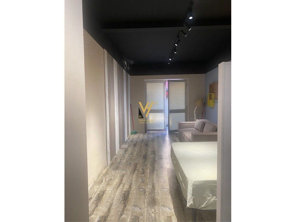 JEPET AMBIENT 35 M2 ME QIRA NE VASIL SHANTO 25.000 LEKE 1