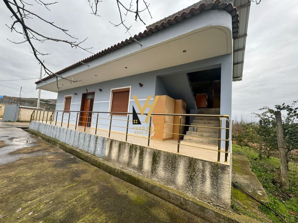 Shitet Shtepi Private dhe Truall ne Peze-Helmes 133 M2