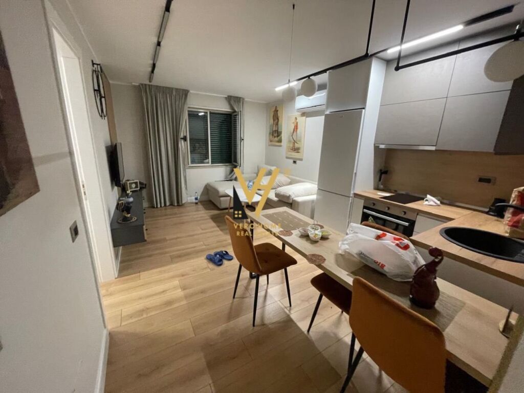 Jepet Apartament 1+1+ballkon me qera te Lulishtja , Komuna e Parisit 55 m2 2