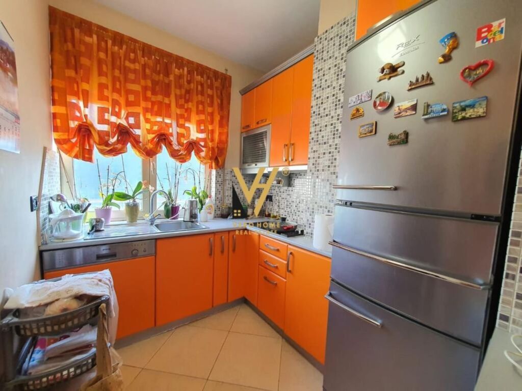 Jepet Apartament 2+1+ballkon me qera prane Stadiumit Air Albania 100 m2 3