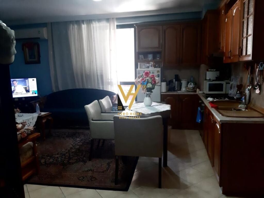 Shitet apartament 3+1+2 te 21 Dhjetori 110 m2 3