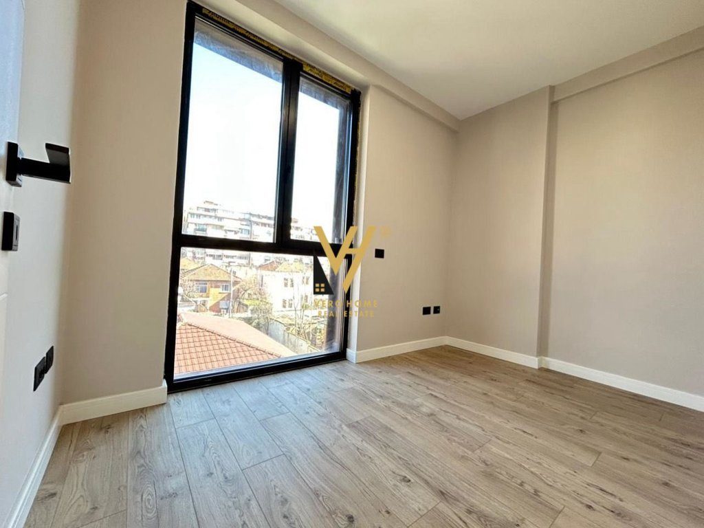 JEPET ZYRE 75 M2 ME QIRA TE SHKOLLA E KUQE 65.000 LEKE 3