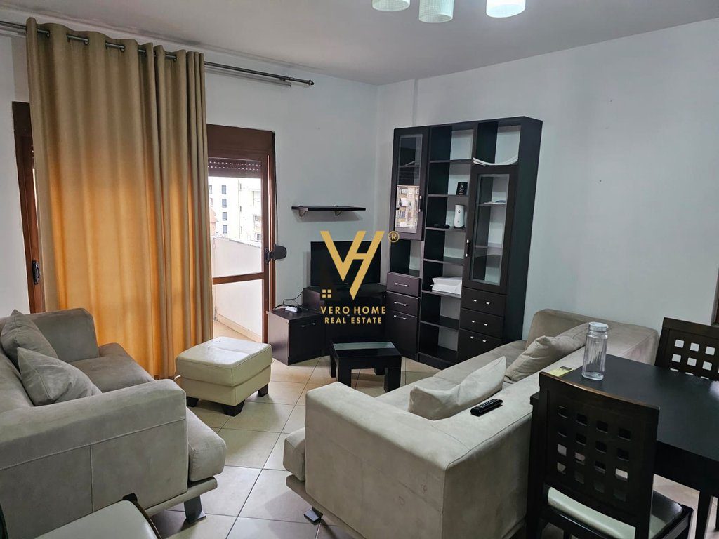 JEPET APARTAMENT 2+1+BLK ME QERA TE 21 DHJETORI 700 EURO