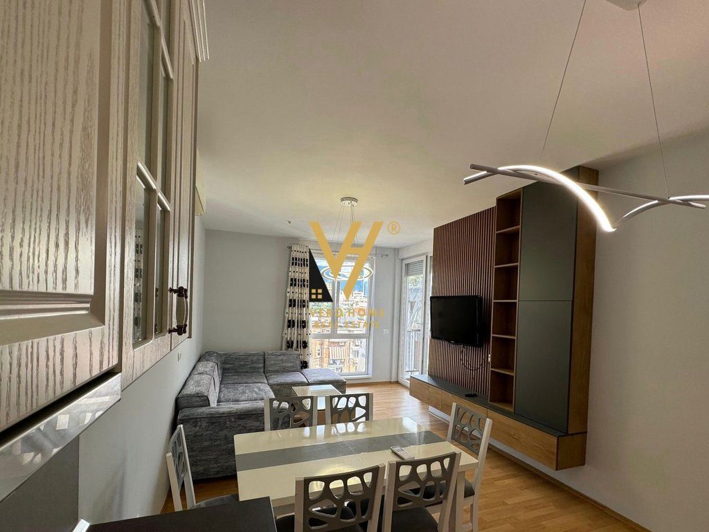 JEPET APARTAMENT 2+1+2 ME QERA TE RRUGA E DURRESIT 800 EURO