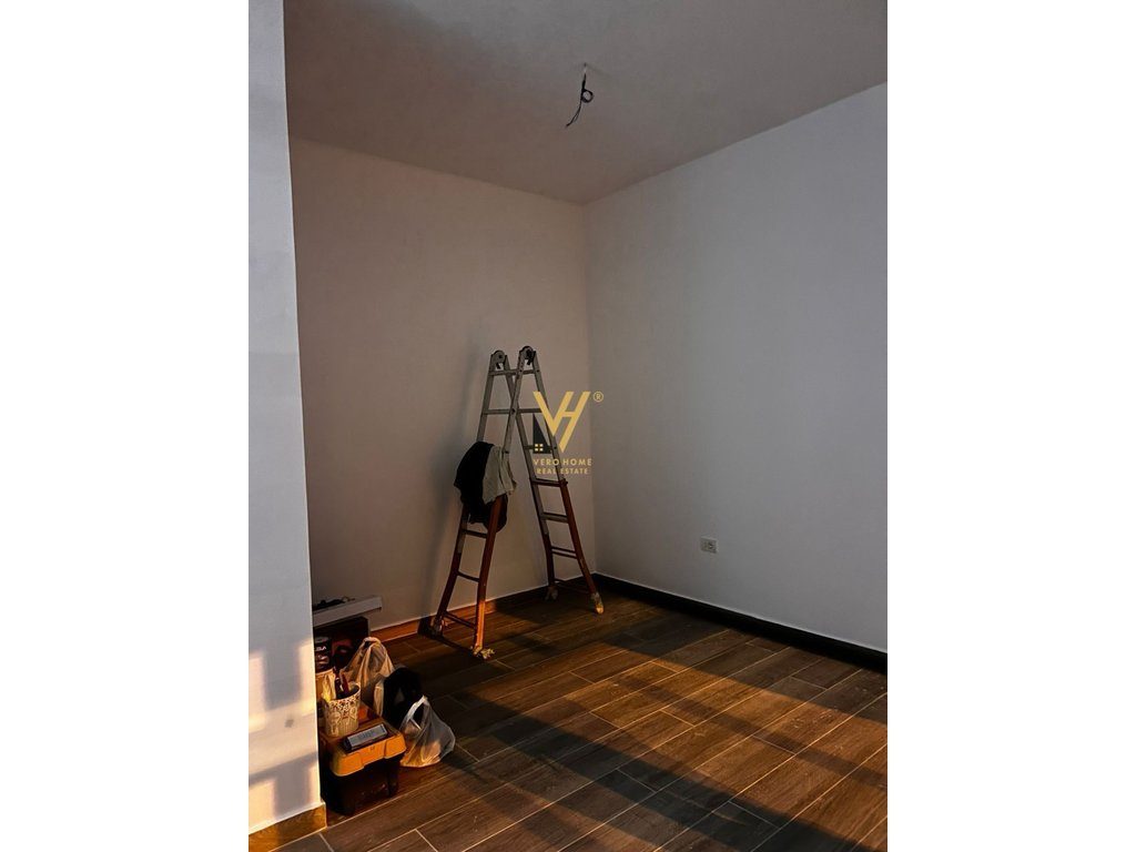 JEPET AMBIENT BIZNESI 32 M2 ME QERA TE STADIUMI DINAMO 45.000 LEKE 2