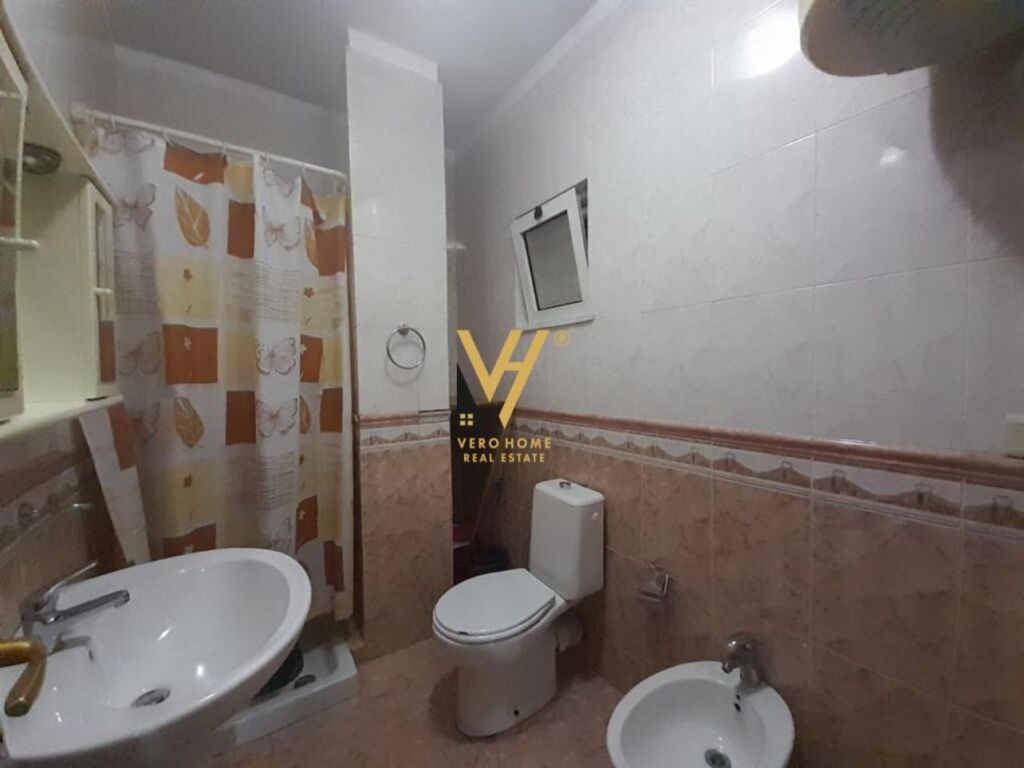 Shitet apartament 1+1 te Myslym Shyri 68 m2 2