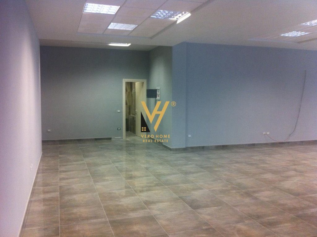 JEPET AMBIENT BIZNESI 415 M2 ME QIRA TEK SELVIA 480.000 LEKE 2