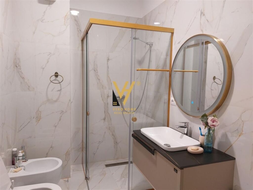Jepet Apartament 2+1+2+ballkon me qera te Stacioni i Trenit 103 m2
