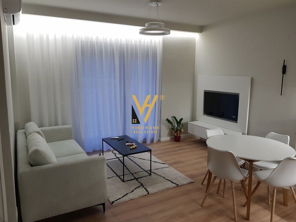 JEPET APARTAMENT 2+1+2 BLK ME QERA TE KODRA E DIELLIT 750 EURO