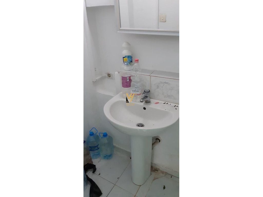 JEPET DYQAN 20 M2 ME QERA TE MYSLYM SHYRI 400 EURO 3