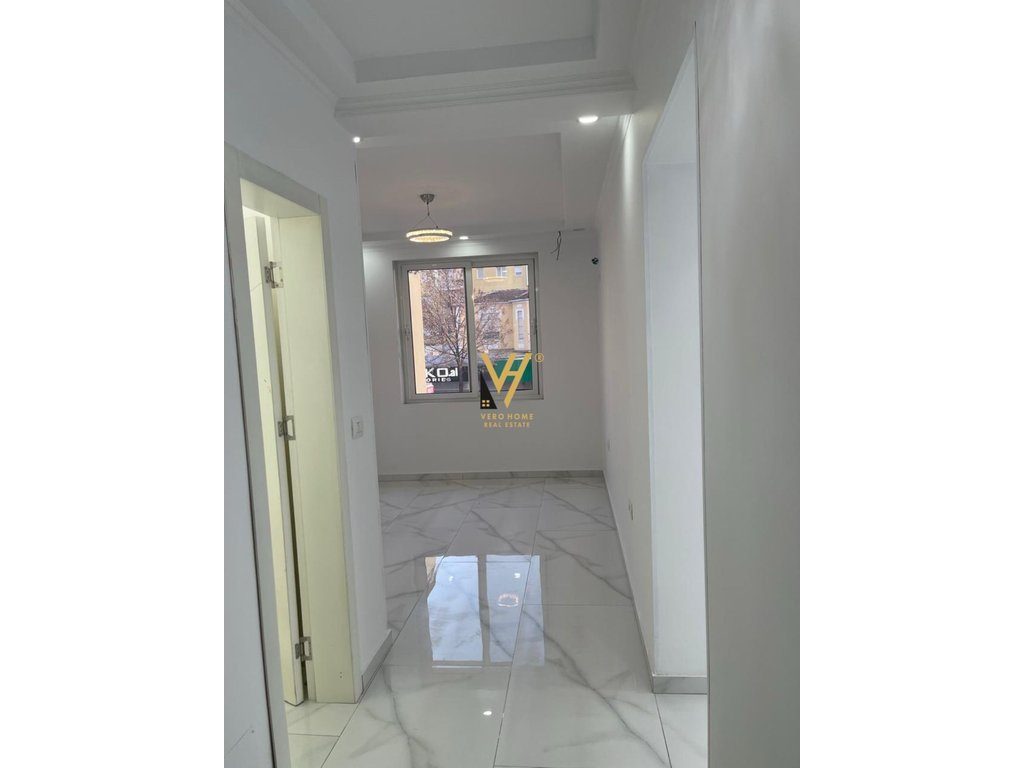 SHITET ZYRE 47 M2 TE RRUGA E DIBRES 135.000 EURO