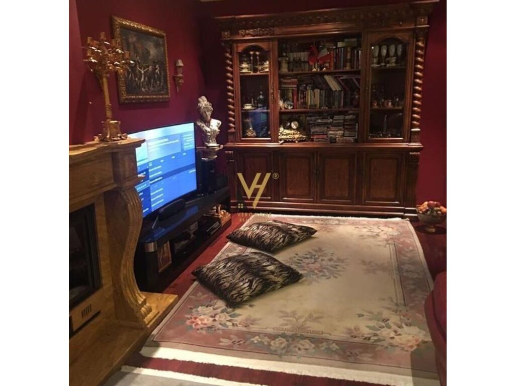 Shitet apartament 4+1+2 te Rruga e Barrikadave 3