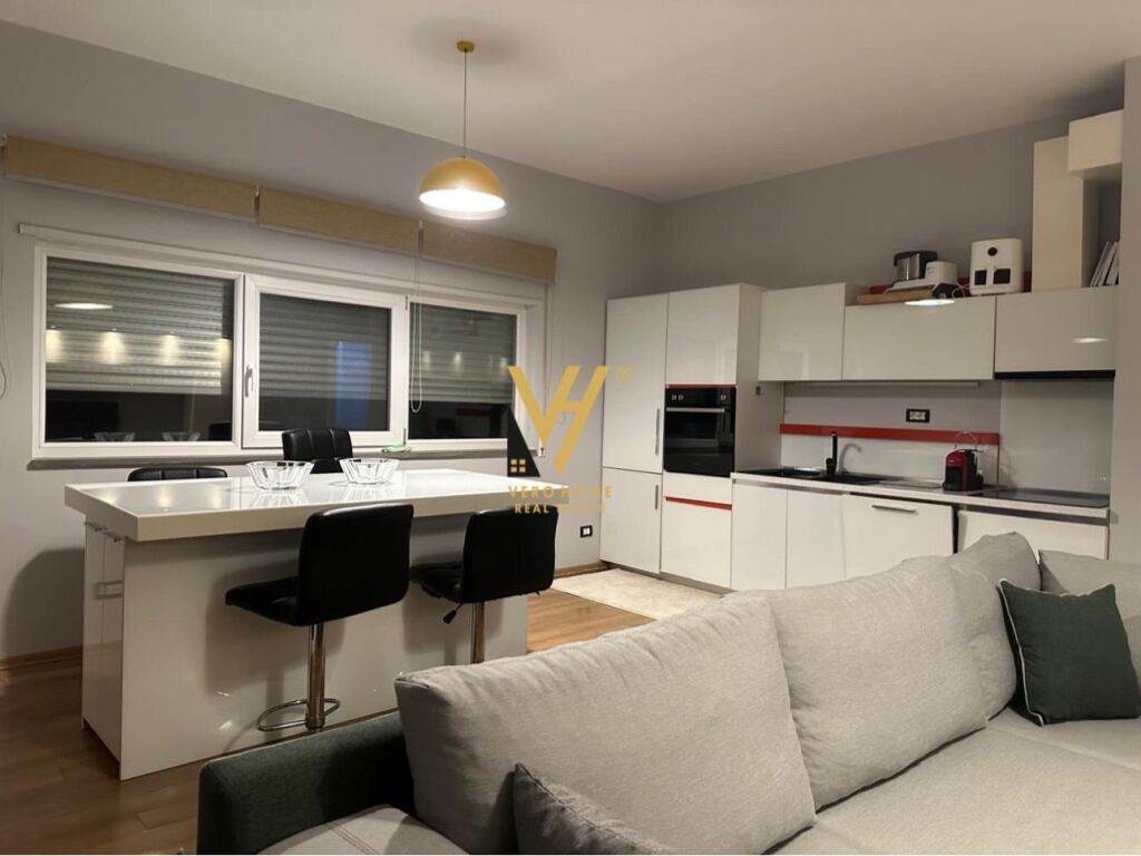 Jepet Apartament 2+1+2+ballkon me qera te Kopshti Botanik 110 m2 2