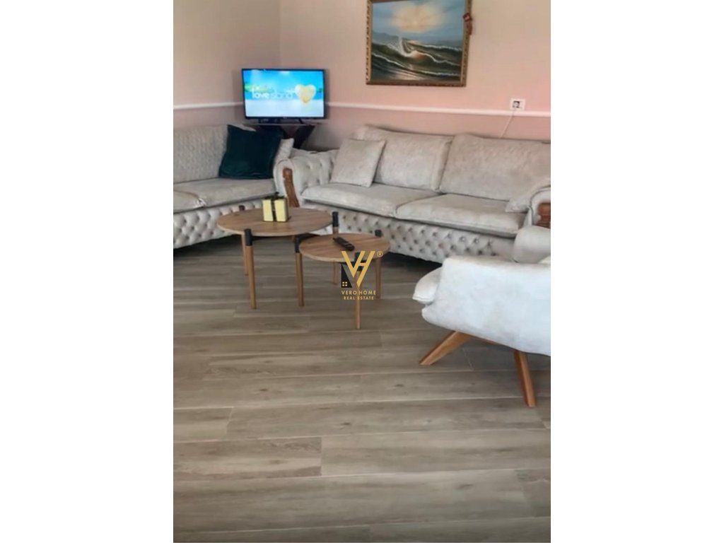 SHTEPI PRIVATE 2 KATE PER SHITJE NE LAPRAKE 250.000 EURO