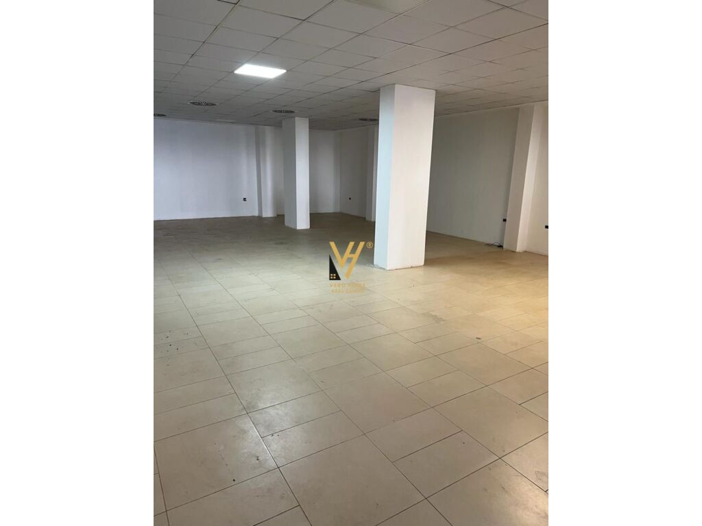 Jepet dyqan me qera te Liqeni 316 m2 3