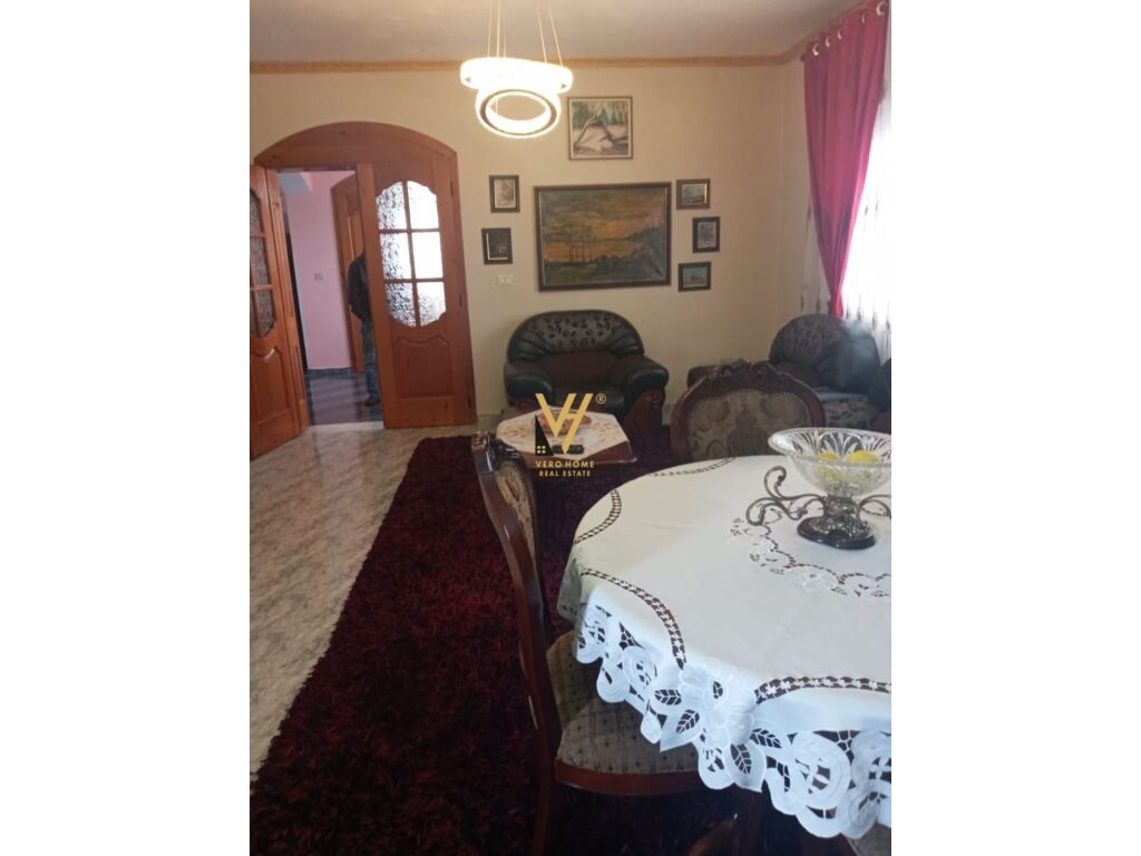 Jepet Apartament 2+1+ballkon me qera te Kodra e Priftit 220 m2