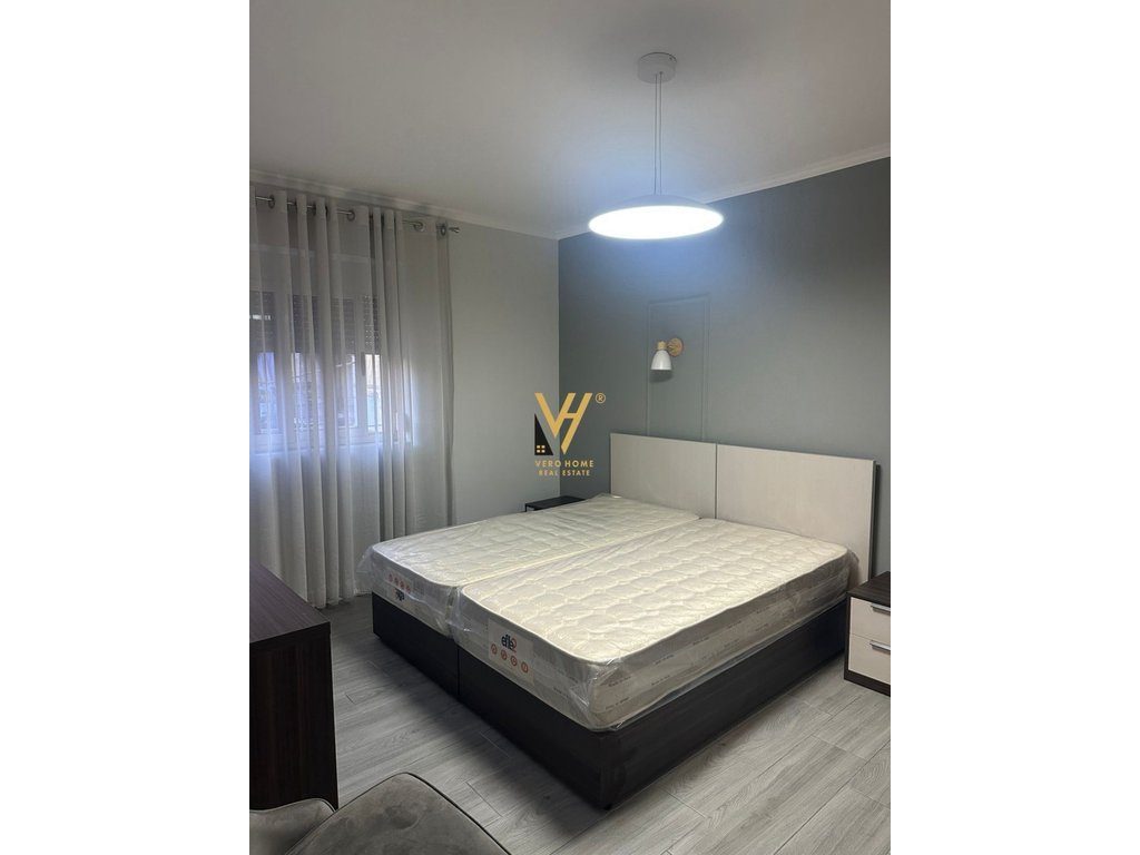 JEPET APARTAMENT 1+1 ME QERA TE SHKOLLA E KUQE 570 EURO 4