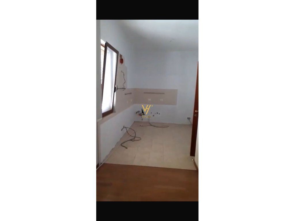 SHITET APARTAMENT 2+1+2+2 BLK NE FIER, LAGJA 11 JANARI 200.000 EURO 4