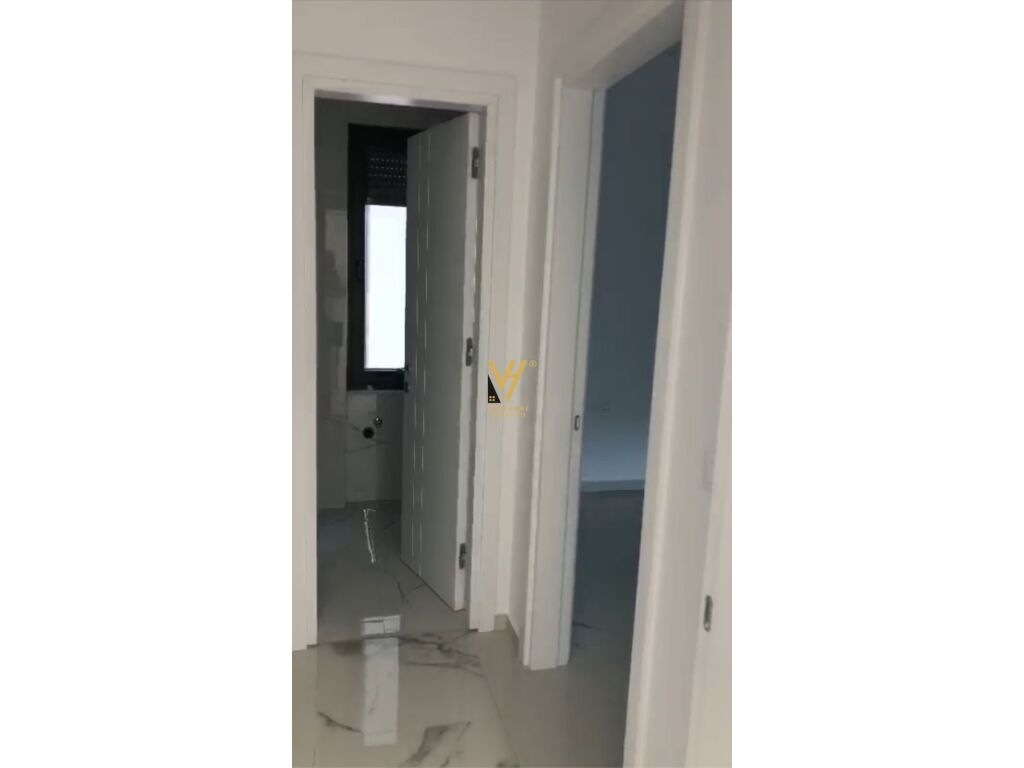 Jepet ambjent biznesi me qera te Kodra e Diellit , 75 m2 2