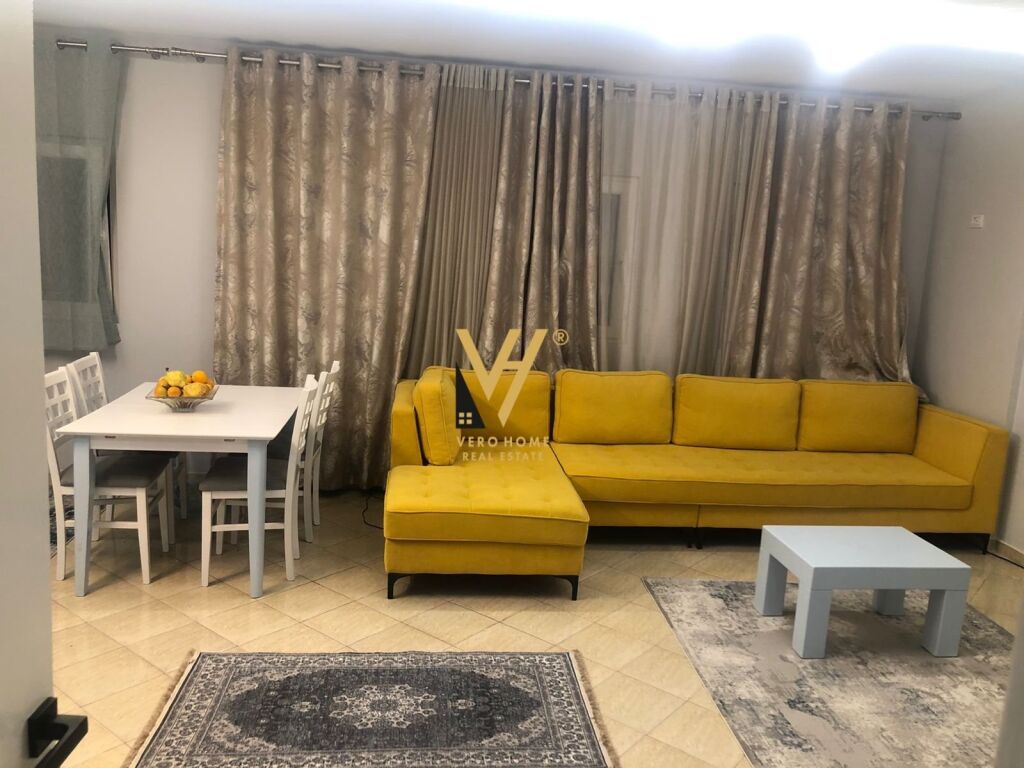 Jepet Apartament 2+1+ballkon me qera te Komuna e Parisit 100 m2