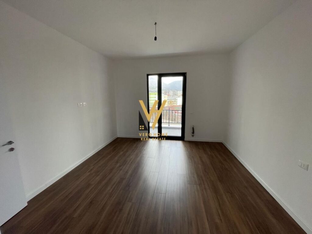 Jepet Zyre me qera te Kompleksi Arlis, Rruga e Dibres 130 m2 4
