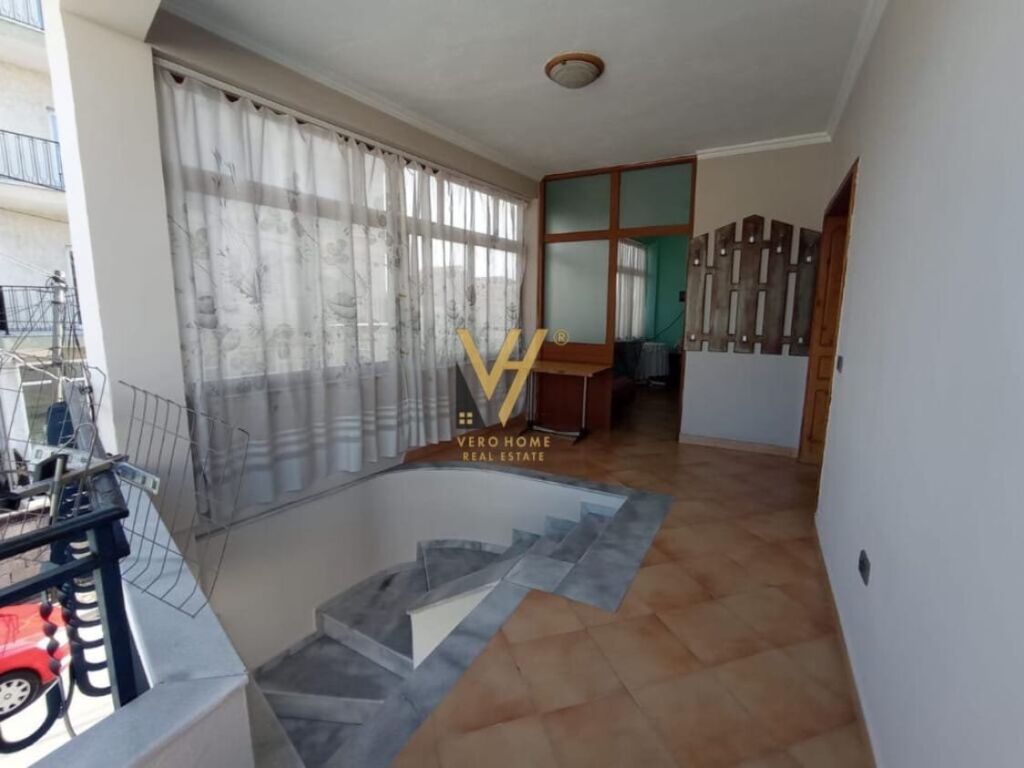 Shitet vile dy katshe ne Laprake 250 m2 4