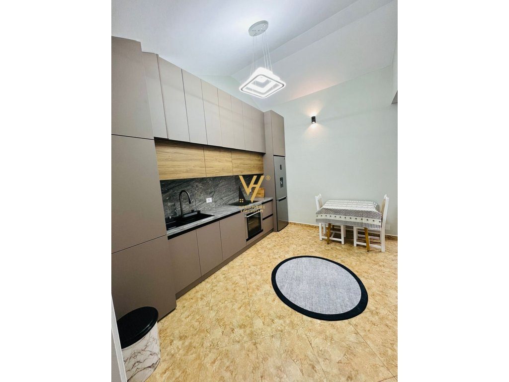 JEPET APARTAMENT 2+1 ME QIRA TE ISH PARKU 70.000 LEKE 3