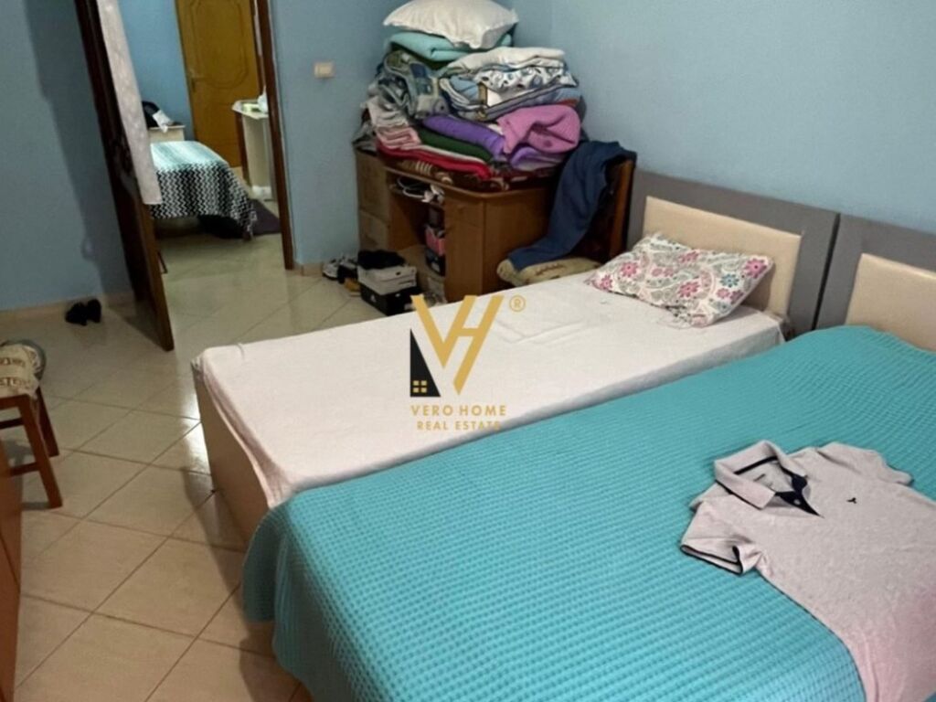 Shitet Apartament 2+1+2+ballkon te Lagjia 1 Maji , Fier 75 m2 2