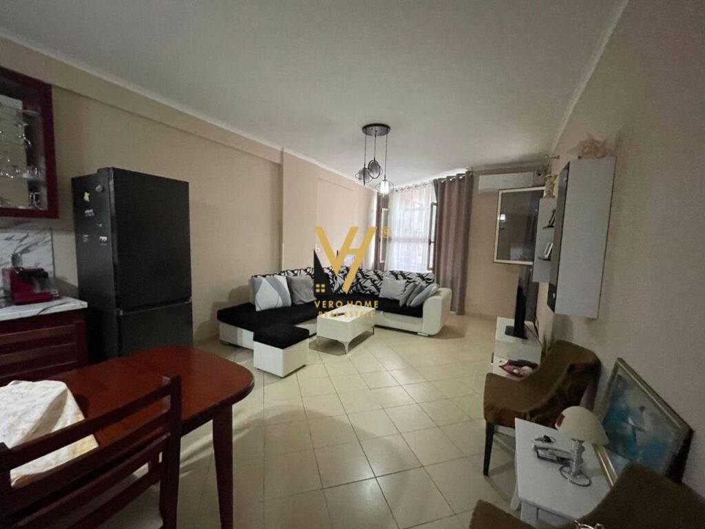 Shitet Apartament 2+1+2+ballkon te Unaza e Re 112 m2 2