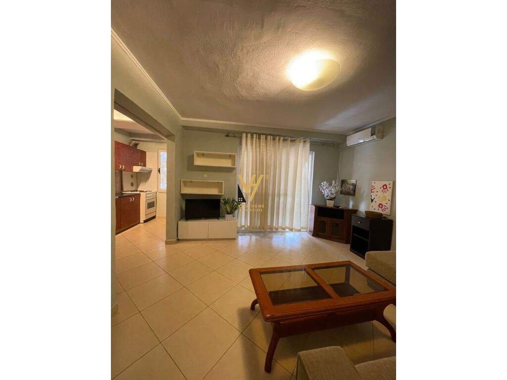 Jepet Apartament 1+1+ballkon me qera te Piazza , Qender 65 m2