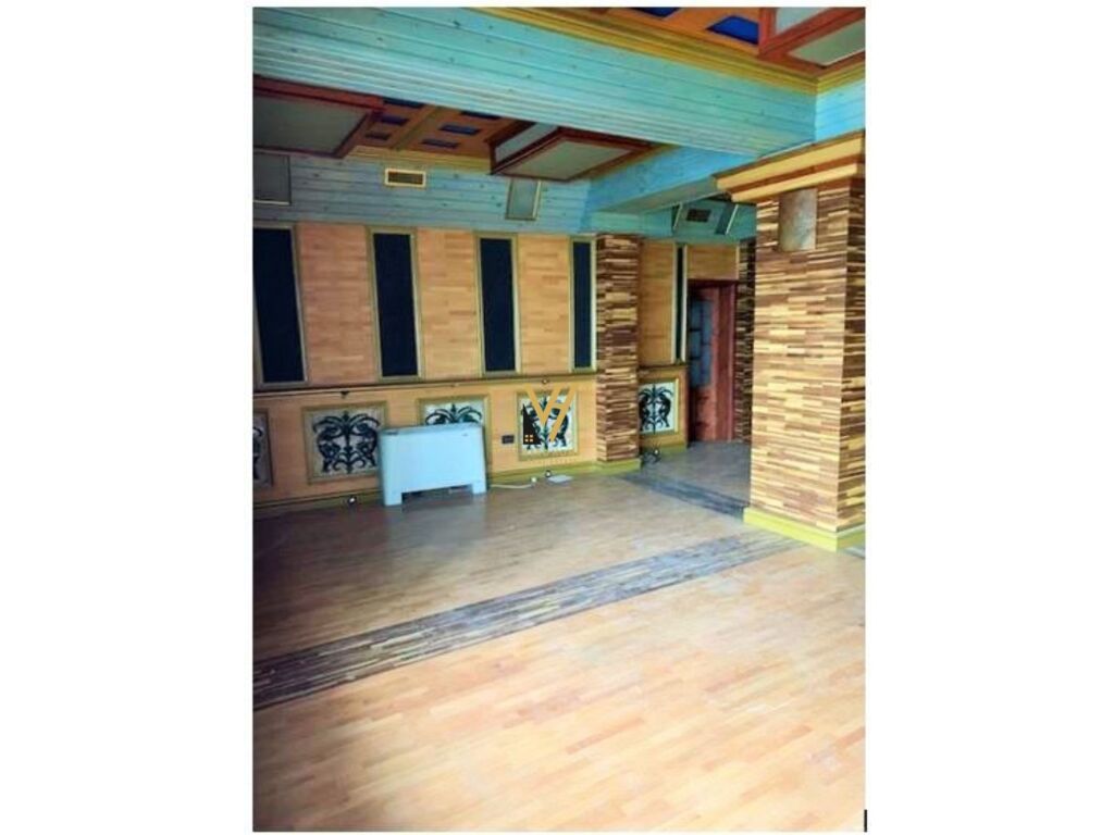 Shitet Njesi pran Lulishtes Lendina e Loteve , Korce 112 m2