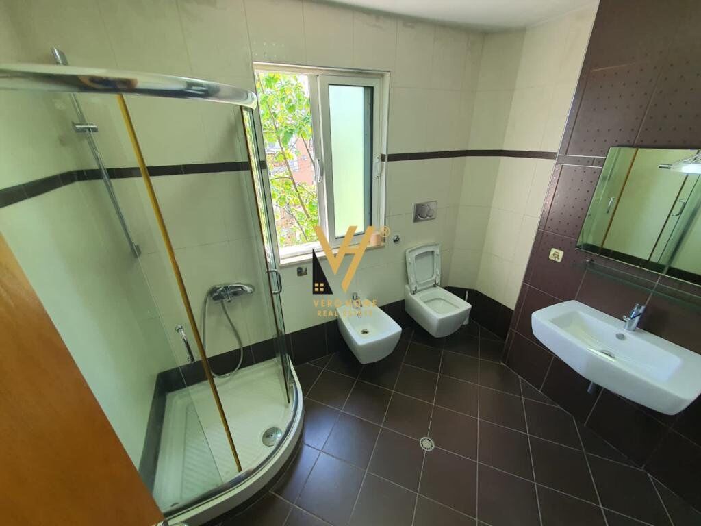Shitet apartament 2+1 te Rruga Jordan Misja 97 m2