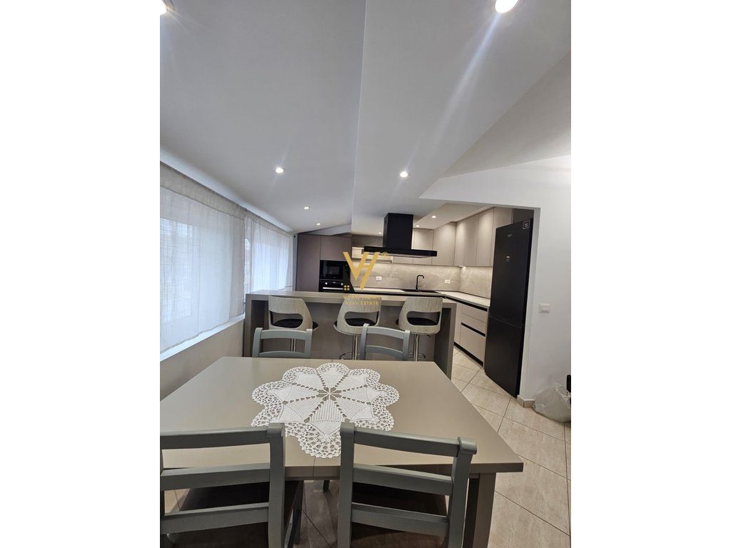 JEPET PENTHOUSE 2+1+2 ME QERA TE FRESKU 600 EURO 3