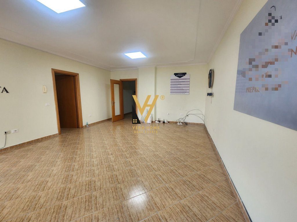 JEPET ZYRE 100 M2 ME QIRA TE ZOGU I ZI 70.000 LEKE 3