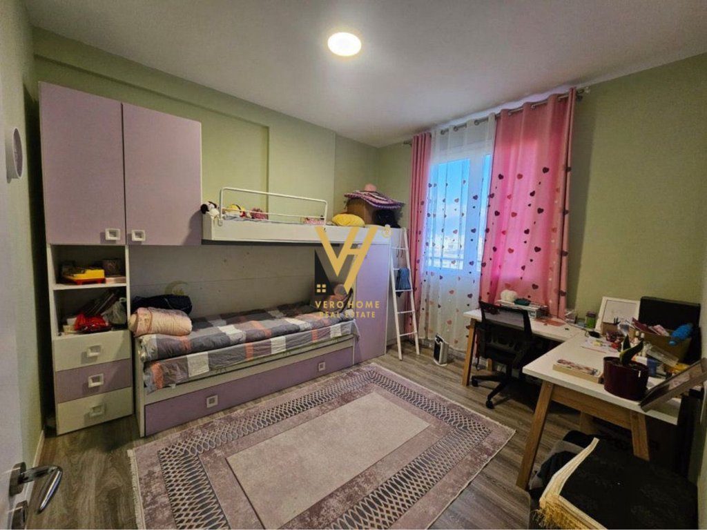 JEPET APARTAMENT 2+1+BLK ME QERA TE ISH FUSHA AVIACIONIT 760 EURO 4