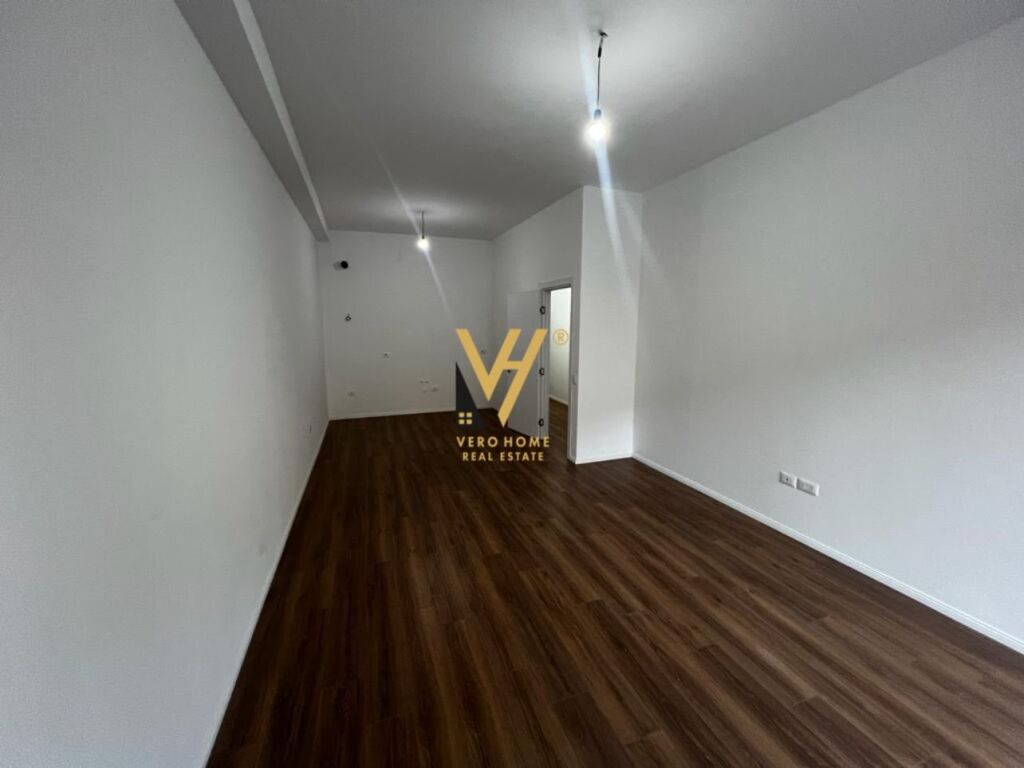 Jepet Zyre me qera te Kompleksi Arlis, Farmacia 10 , 80 m2 4