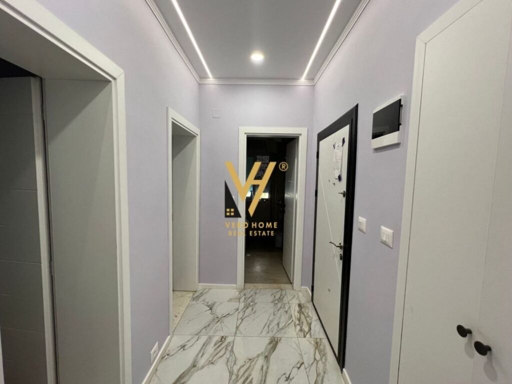 Jepet zyre me qera te Blloku 120 m2