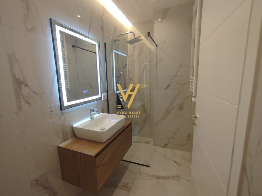 Jepet Apartament 2+1+2+post parkimi me qera te Kodra e Diellit 110 m2 2