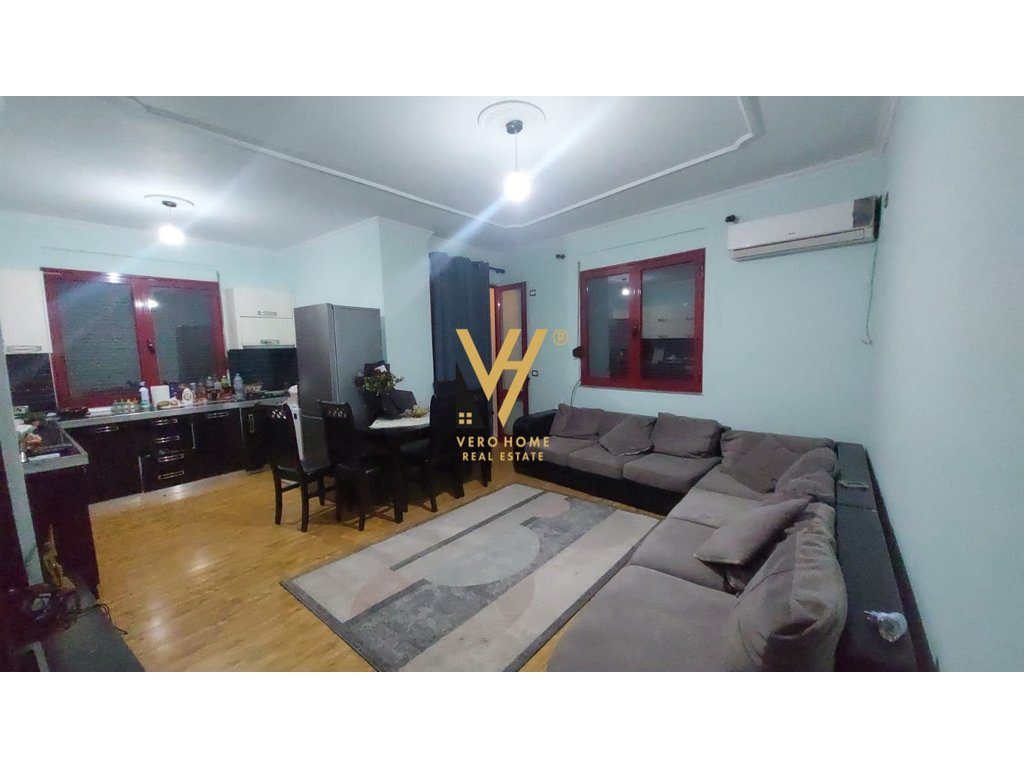 JEPET APARTAMENT 2+1+2+BLK ME QERA TE PALLATET CABEJ 53.000 LEKE