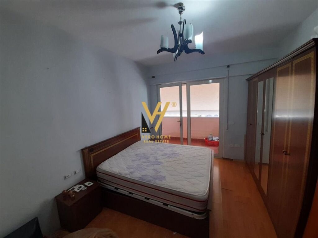 Jepet zyre me qera te Qendra Kristal Center 80 m2
