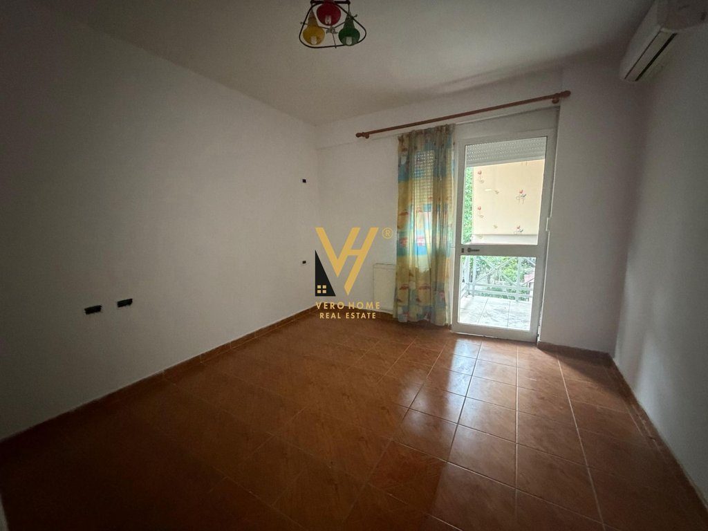 JEPET ZYRE 130 M2 ME QERA TE GARDA 90.000 LEKE