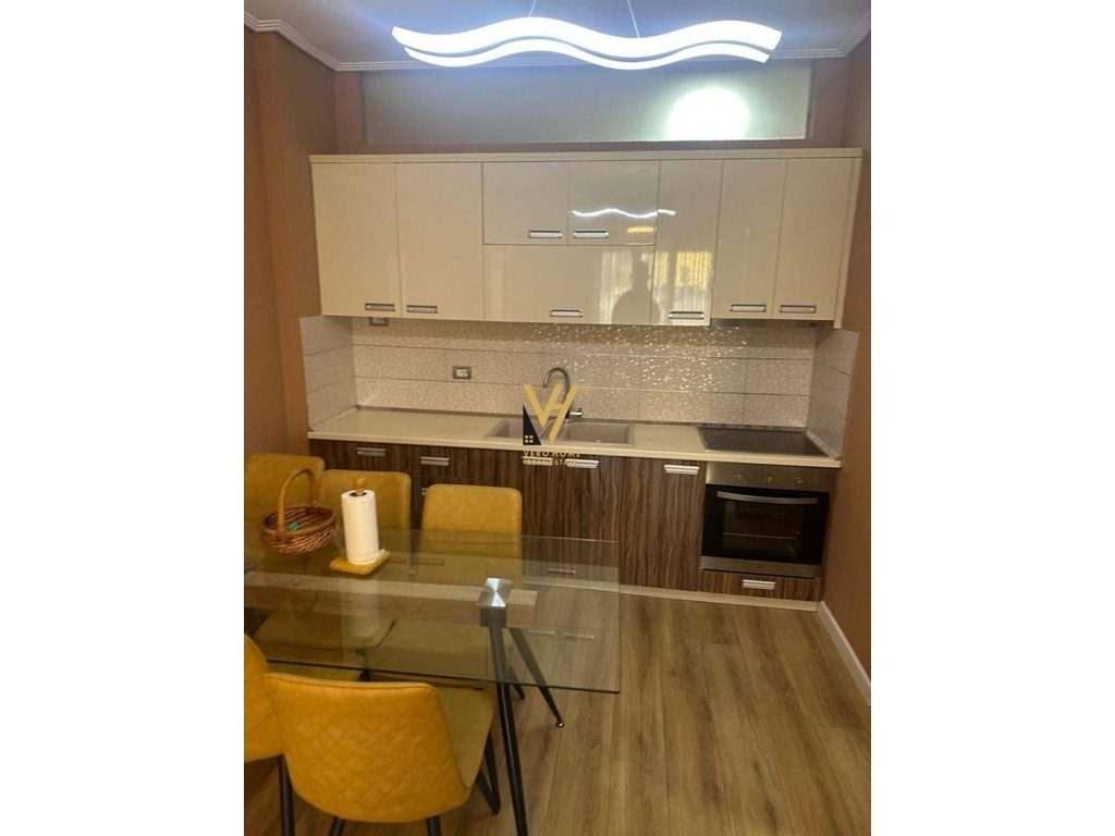 JEPET APARTAMENT 2+1 ME QERA TE LIQENI ARTIFICIAL 700 EURO 2