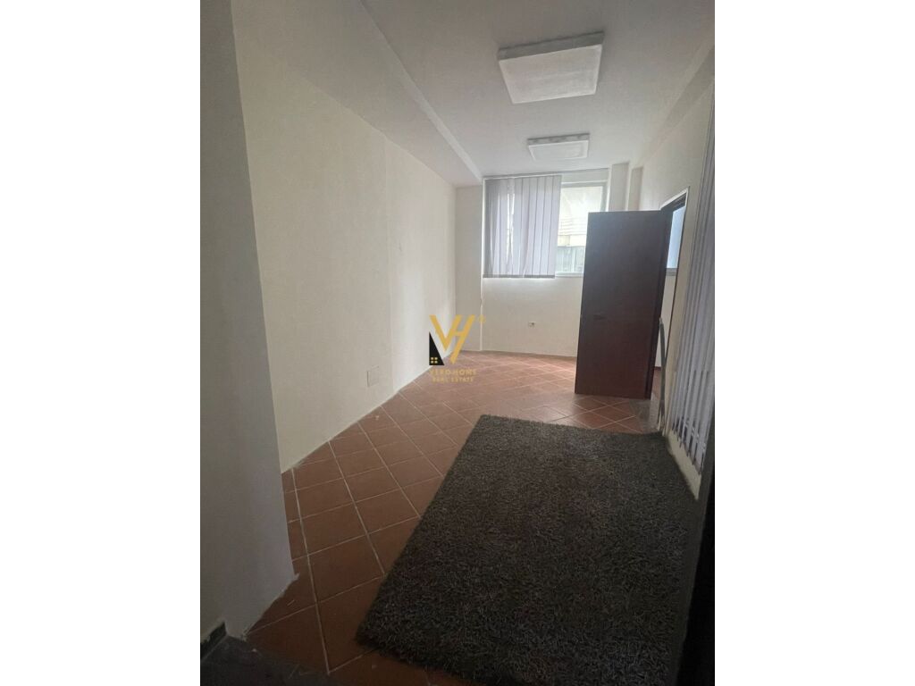 Jepet zyre me qera te Bulevardi Zogu i Pare 40 m2