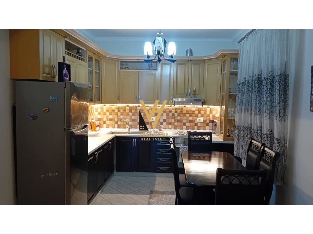 JEPET APARTAMENT 2+1+BLK ME QERA NE SAUK 40.000 LEKE 3