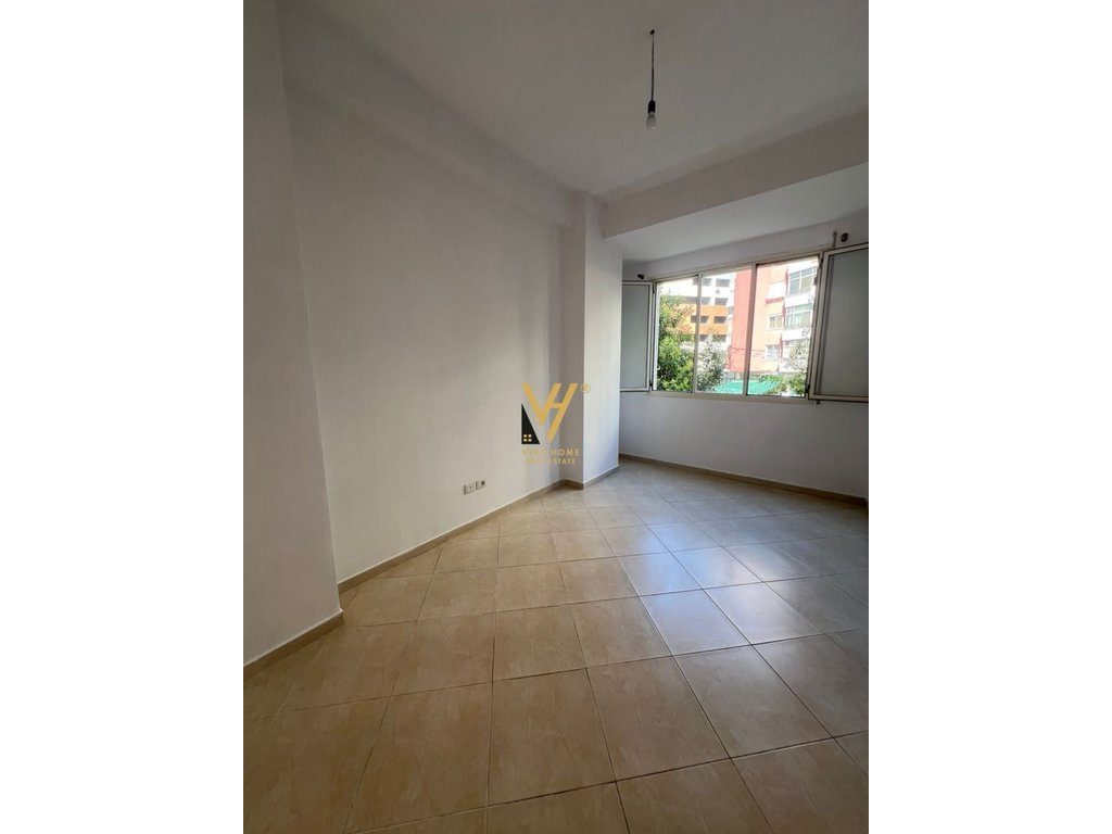 JEPET ZYRE 70 M2 ME QERA TEK UNAZA E RE 40.000 LEKE 2